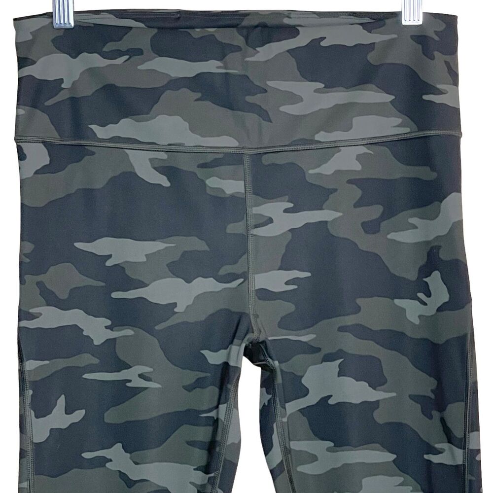 Athleta Ultimate 7/8 Tights High Waist Camo Leggings Stash Pockets Size M - Picture 3 of 10